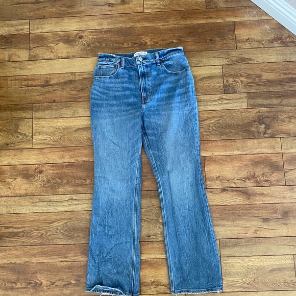 Abercrombie & Fitch Ultra High Rise Vintage Flare Jeans - Picture 7 of 12